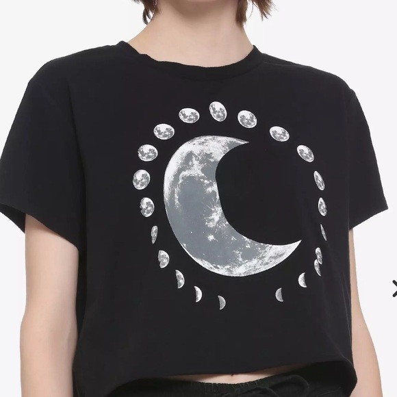 Hot Topic Moon Phases Boxy Girls Crop T-Shirt Like New! Size M Raw hem & Neck - Picture 10 of 10